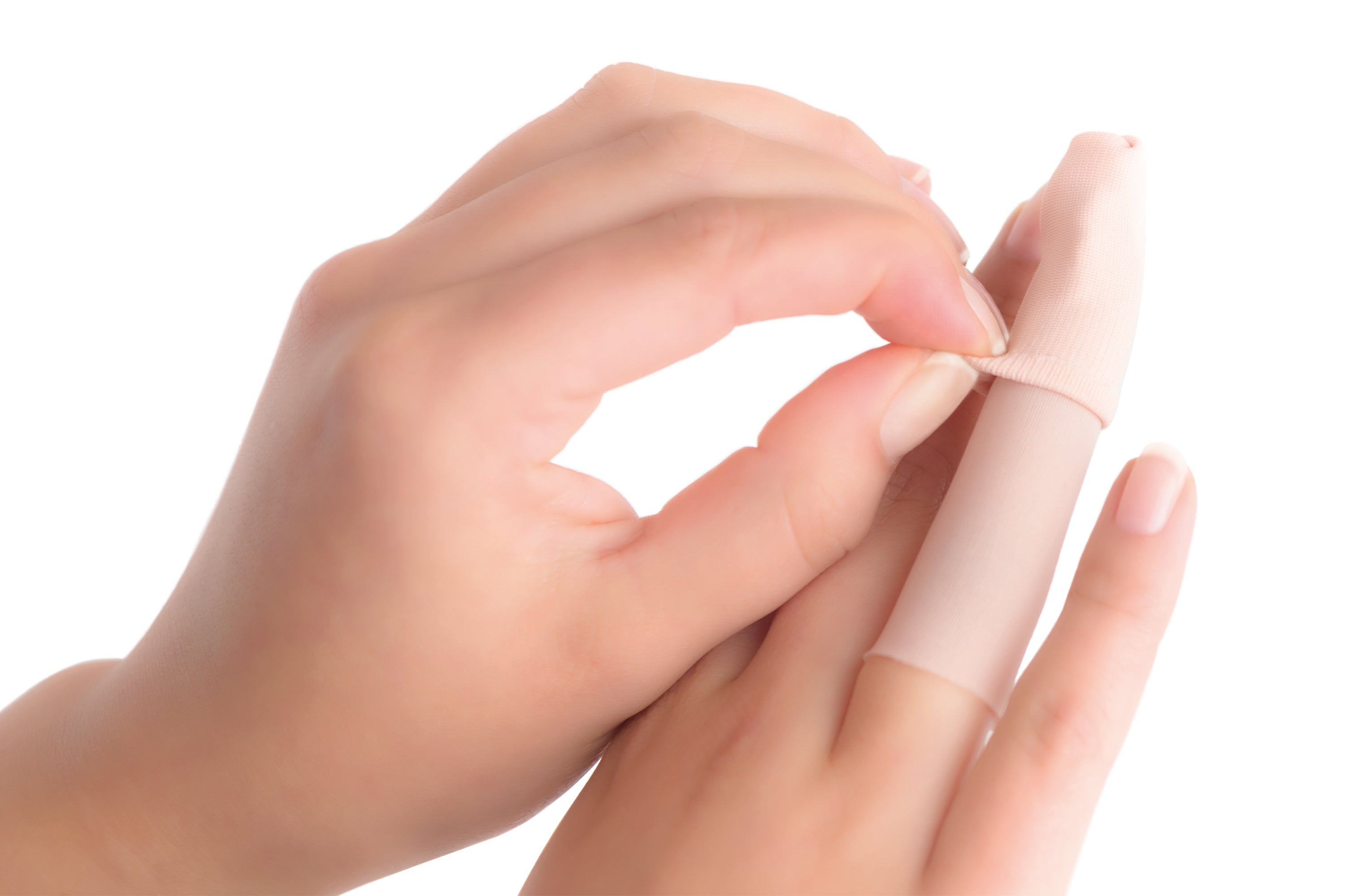 Applying Scarban silicone finger cap for targeted scar therapy after burns or surgery